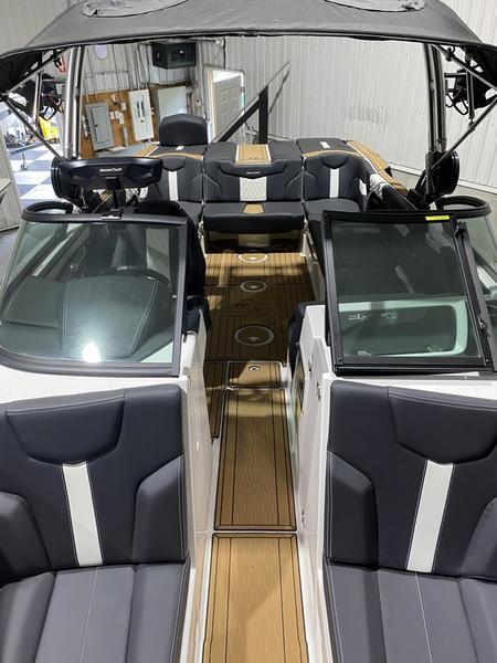 Mastercraft-XT25-LH-24120-3